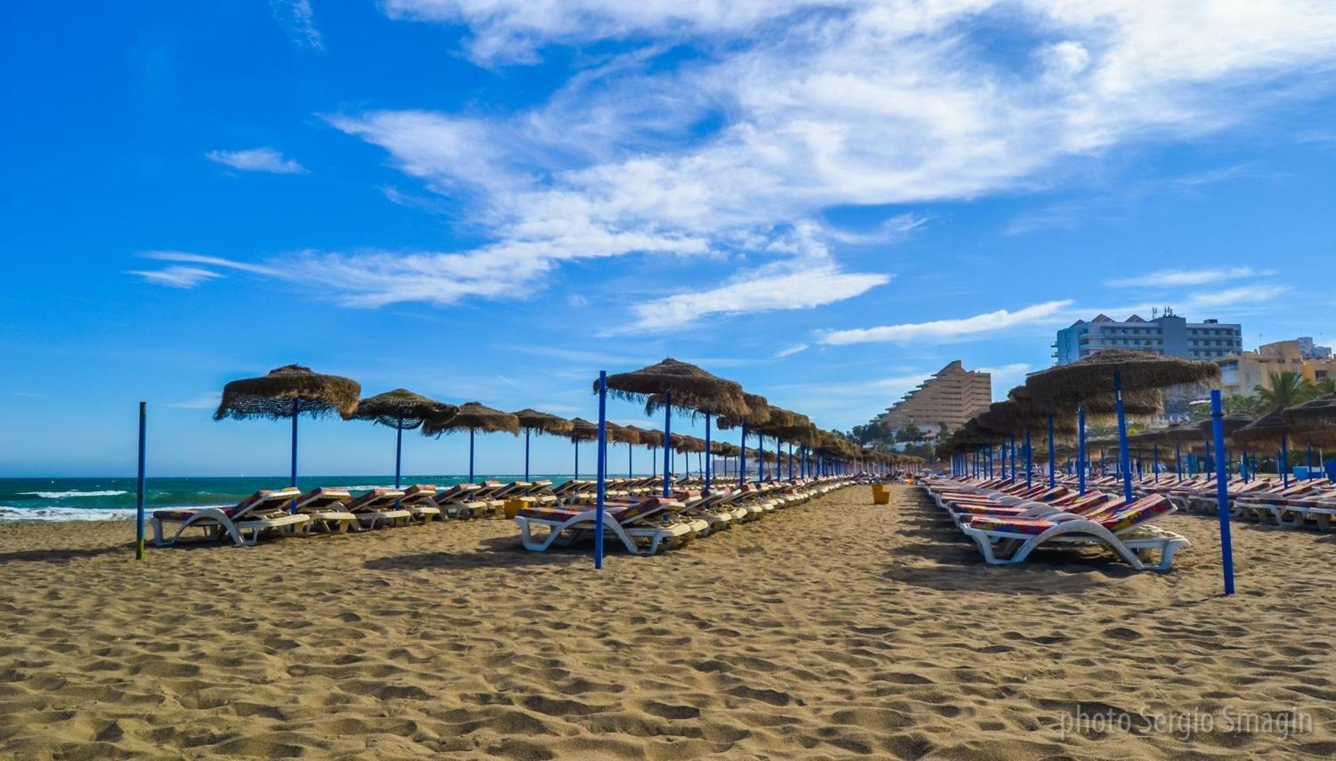 714 Iris Apartamento - Vista Al Mar - Cerca De Tren, Restaurantes, Tiendas - Playa A 10 Min Caminando เบนัลมาเดนา ภายนอก รูปภาพ